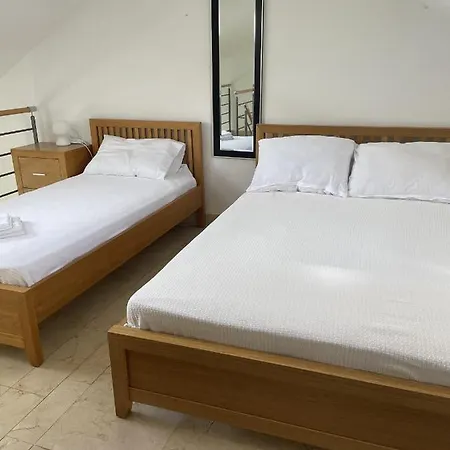 2 Bed Flat - Sleeps 6 - Pool - Garden - Parking * ミルナ