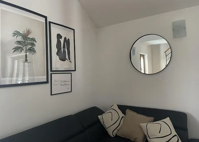 아파트 2 Bed Flat - Sleeps 6 - Pool - Garden - Parking 밀나